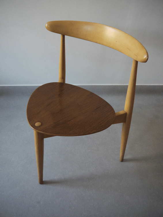 Hans J Wegner – Heart Chair