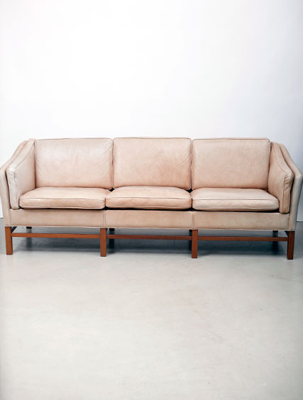 Borge Morgensen – Light Tan Settee