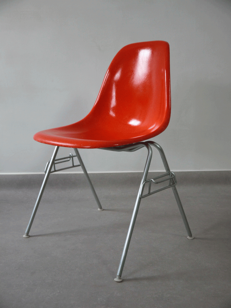 Charles and Ray Eames – Stacking Chair