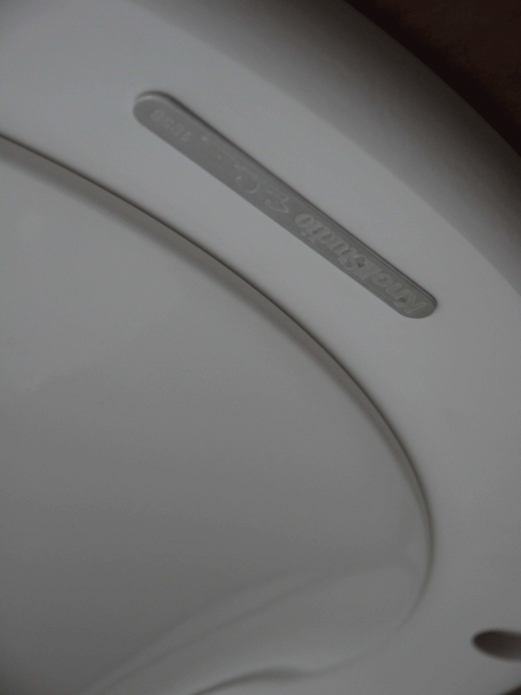 Eero Saarinen – Tulip Dining Table