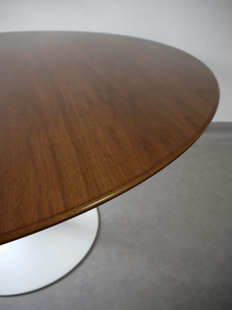 Eero Saarinen – Tulip Dining Table