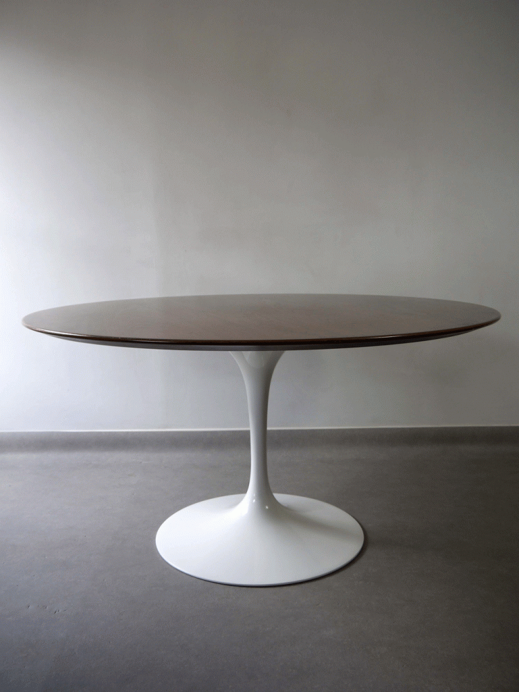 Eero Saarinen – Tulip Dining Table