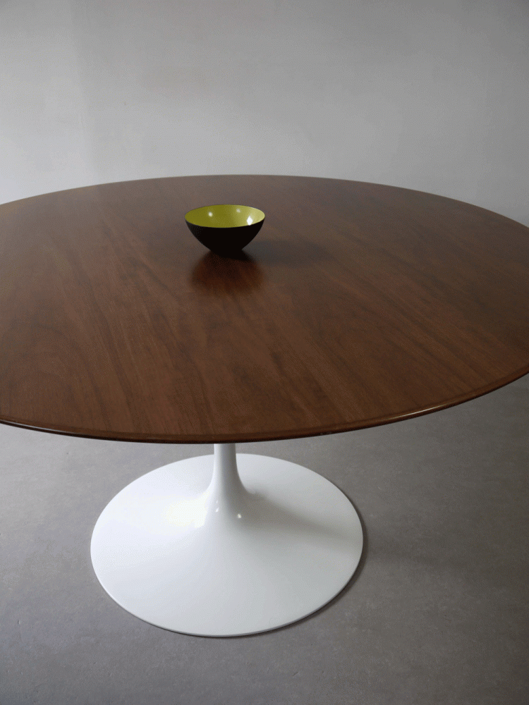 Eero Saarinen – Tulip Dining Table