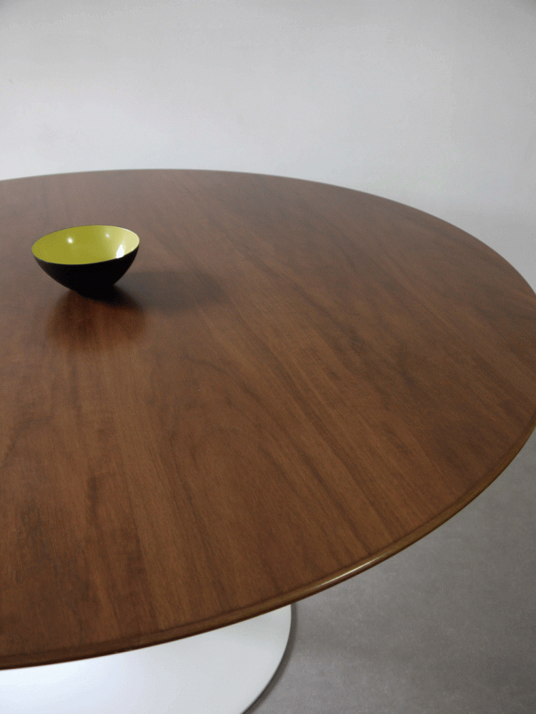 Eero Saarinen – Tulip Dining Table