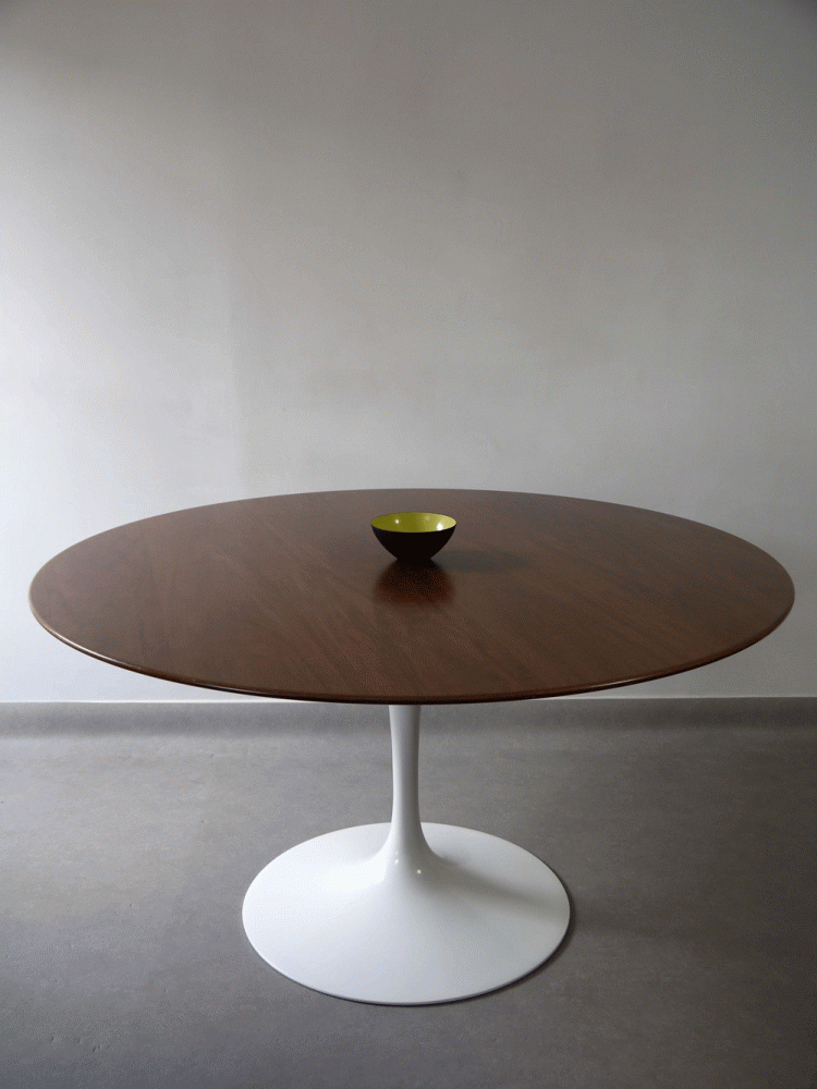Eero Saarinen – Tulip Dining Table