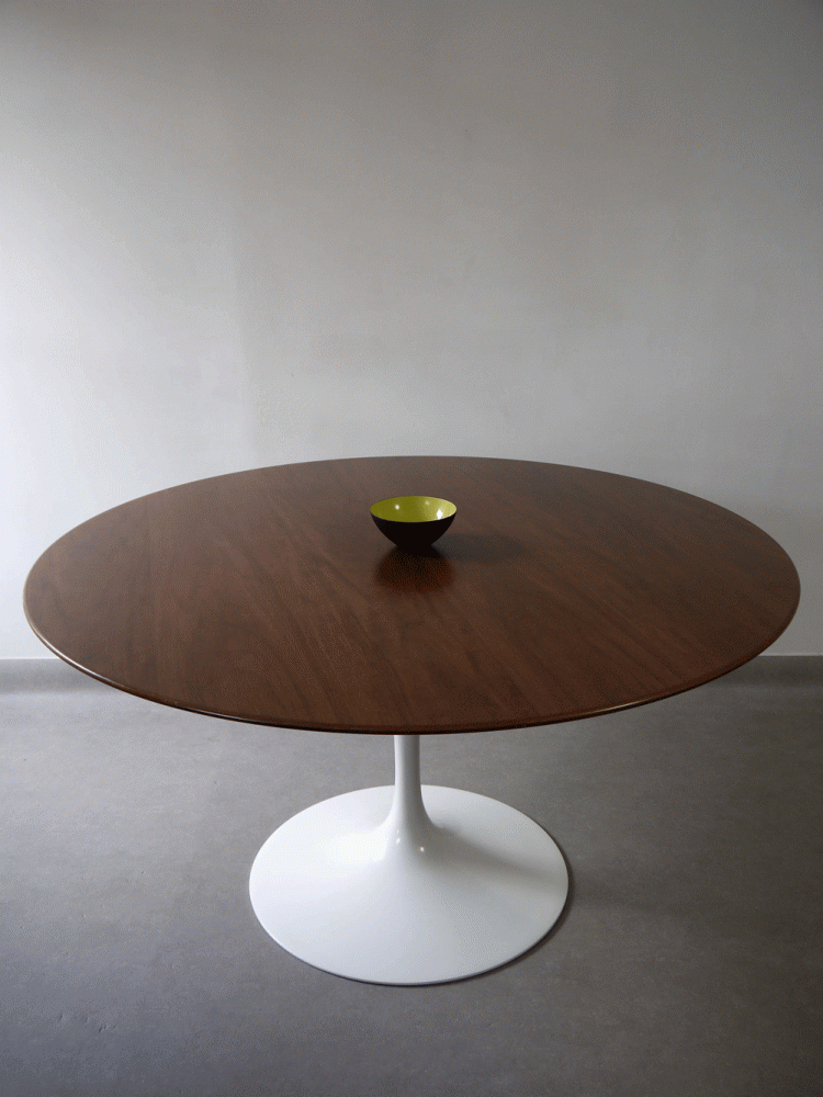 Eero Saarinen – Tulip Dining Table