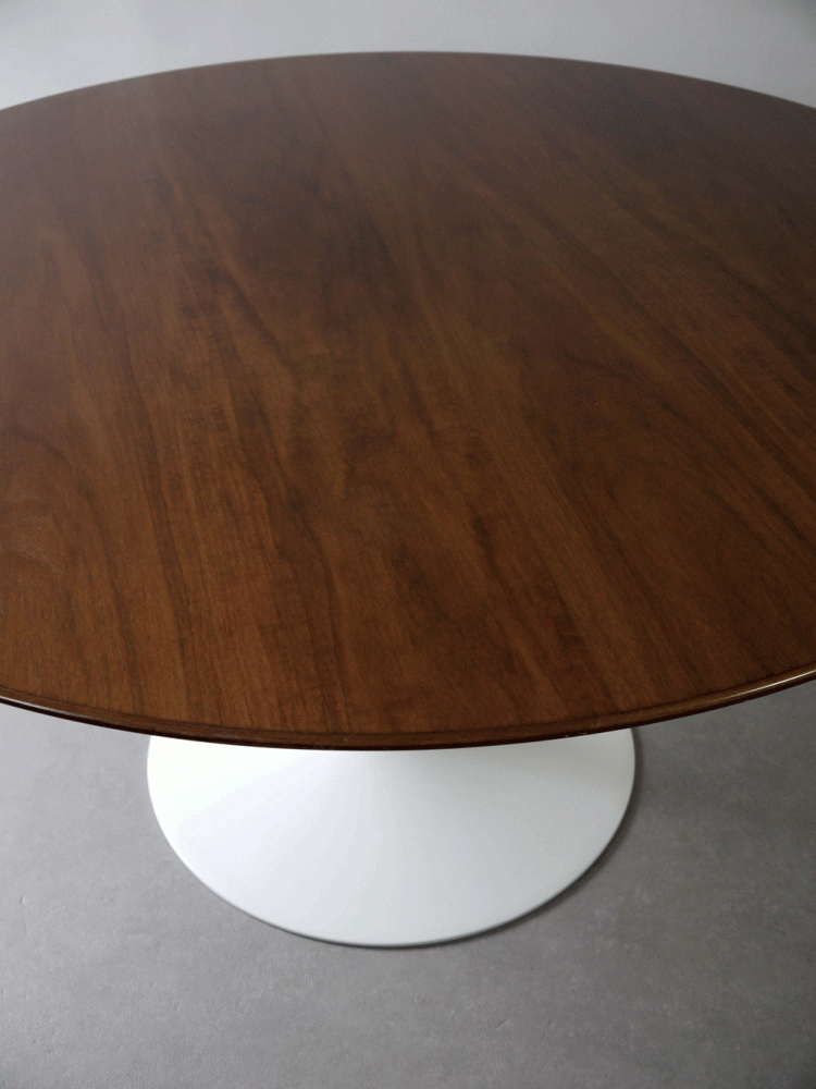 Eero Saarinen – Tulip Dining Table