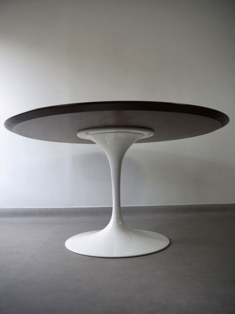 Eero Saarinen – Tulip Dining Table