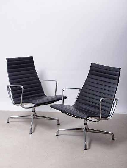 Charles Eames – Black Leather EA115