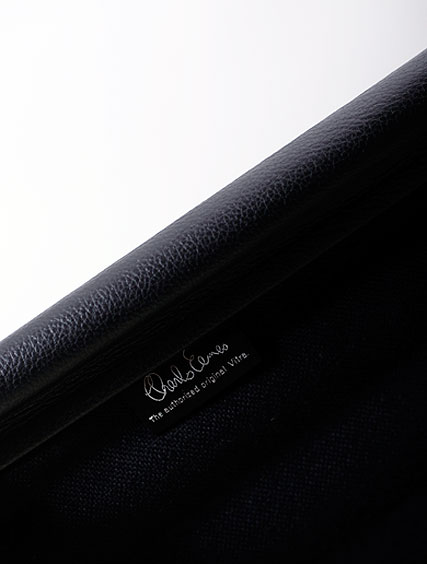 Charles Eames – Black Leather EA115