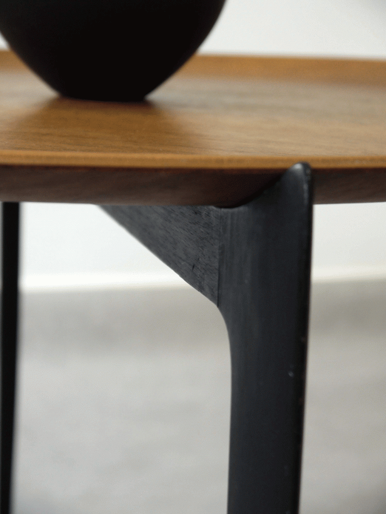 Fritz Hansen – Folding Tray Table