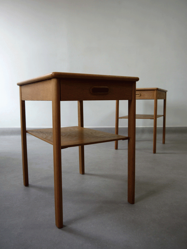 Lammhult Mobler – Oak Bedside table