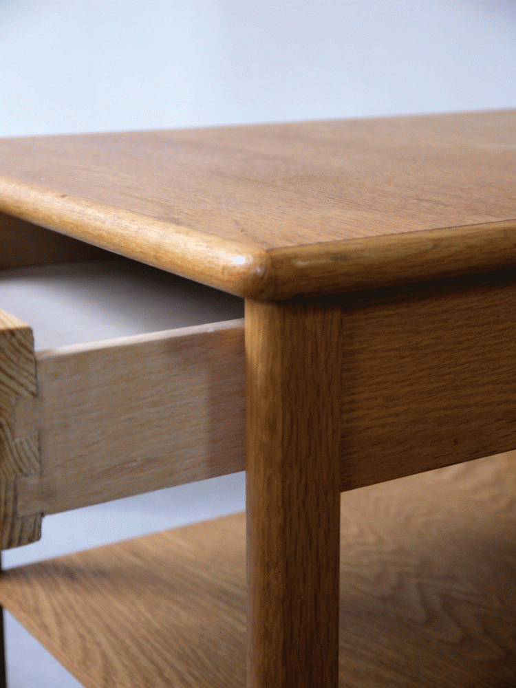 Lammhult Mobler – Oak Bedside table