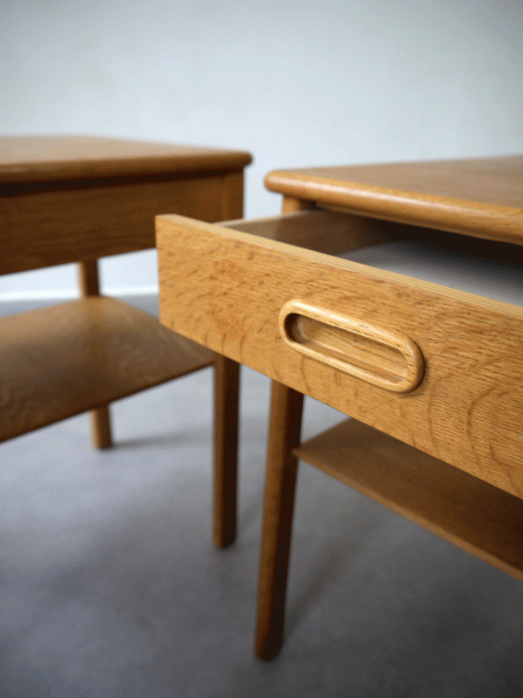 Lammhult Mobler – Oak Bedside table