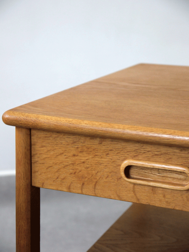 Lammhult Mobler – Oak Bedside table