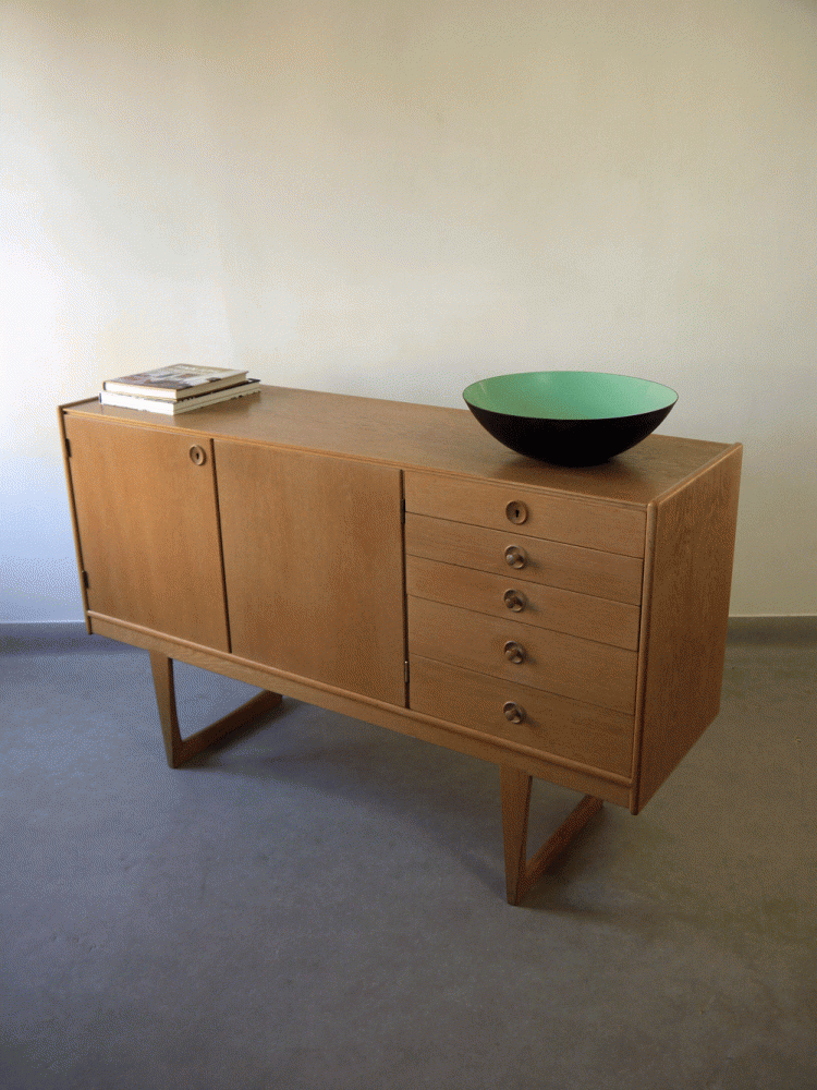 Tokyo – Swedish Sideboard