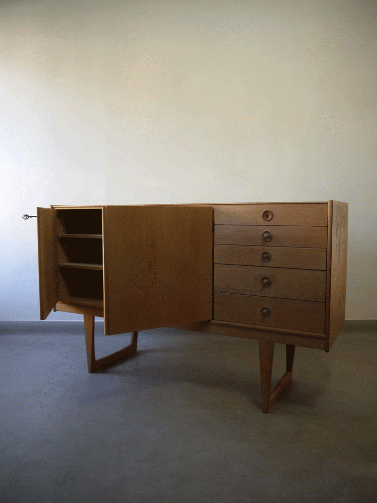 Tokyo – Swedish Sideboard
