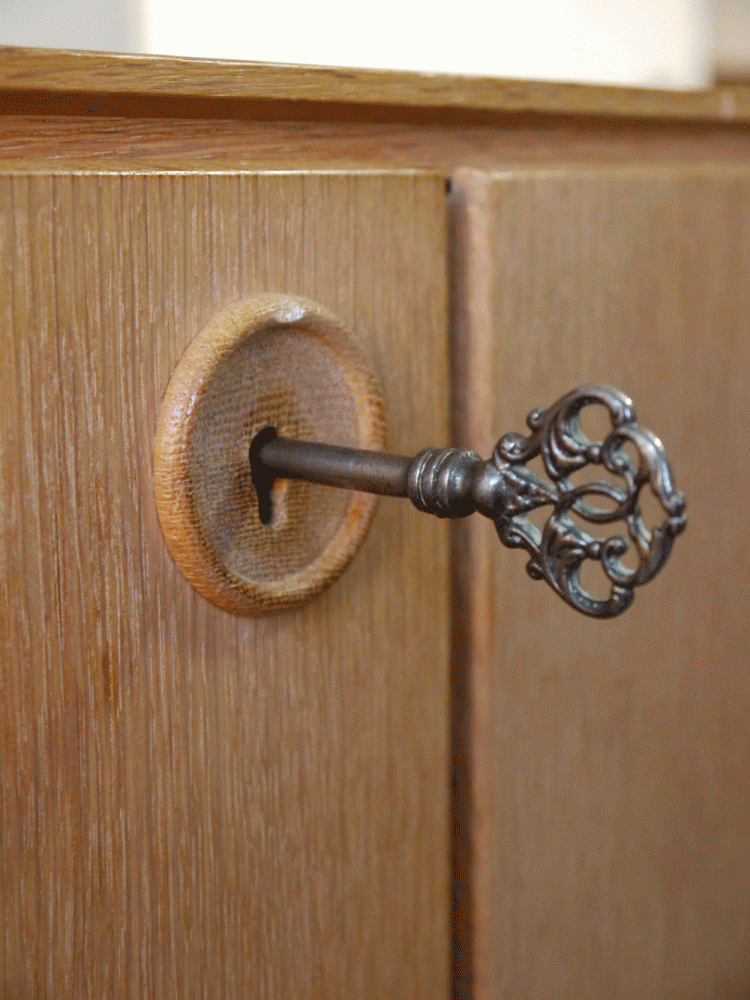 Tokyo – Swedish Sideboard