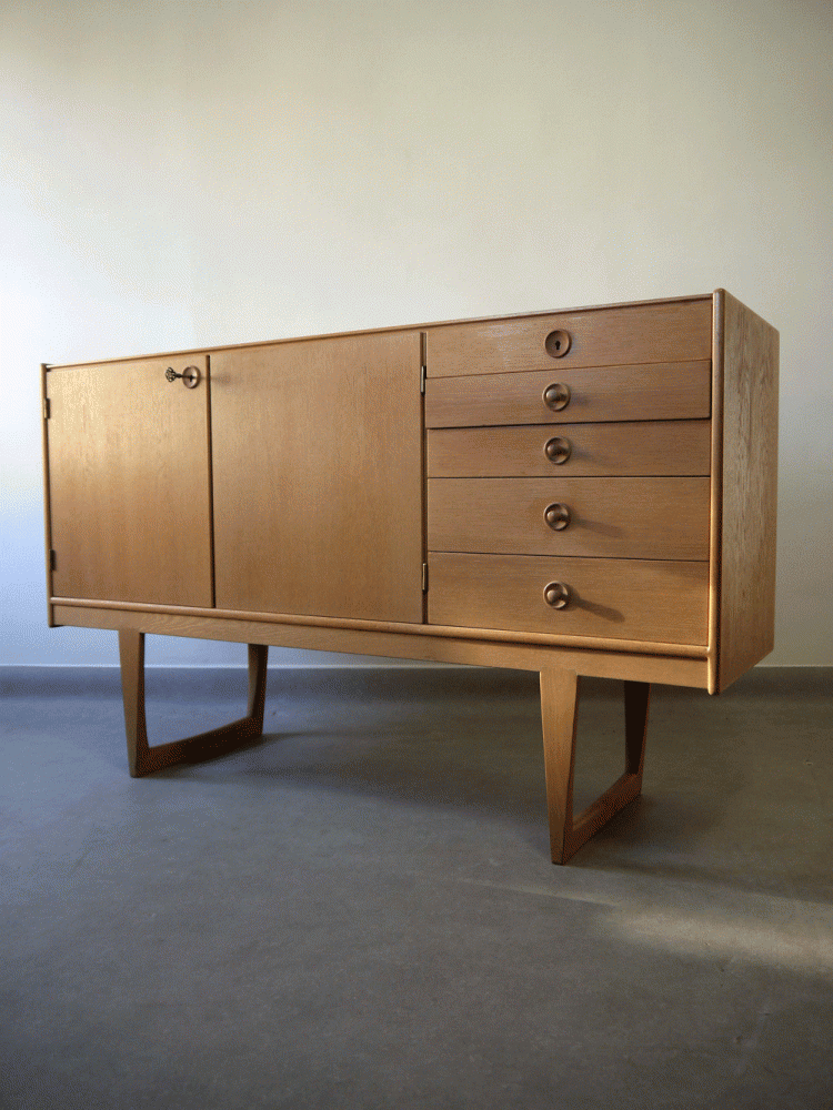 Tokyo – Swedish Sideboard