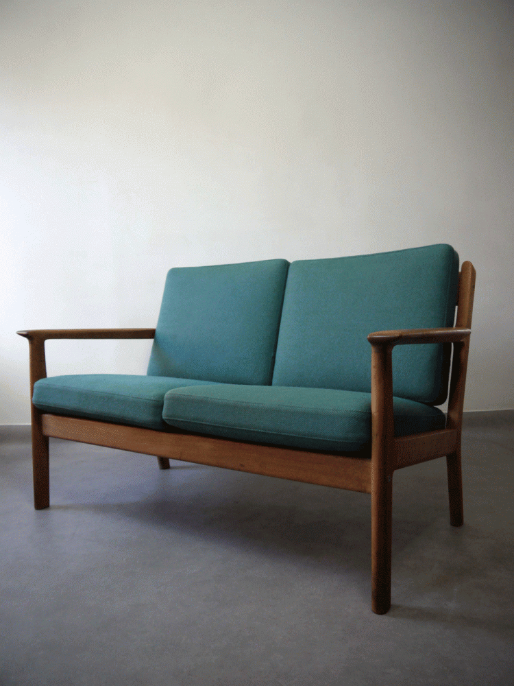 Hans Wegner – Two Seat Sofa