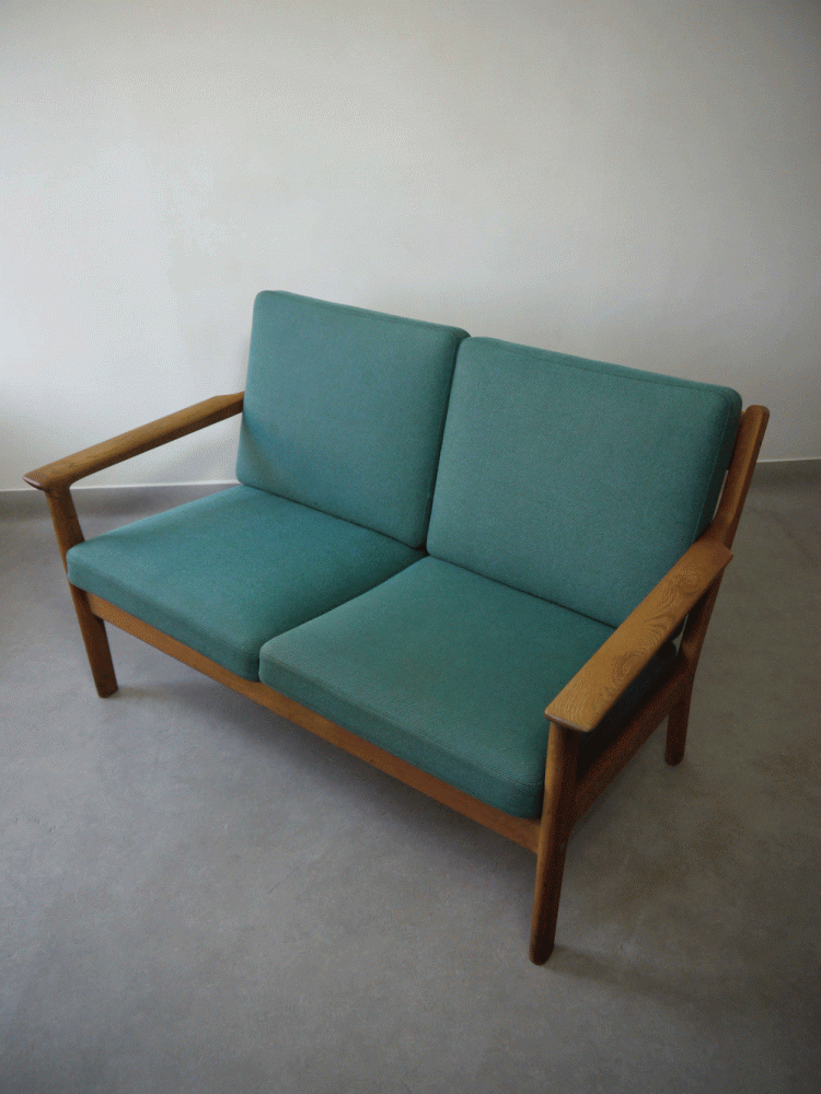 Hans Wegner – Two Seat Sofa