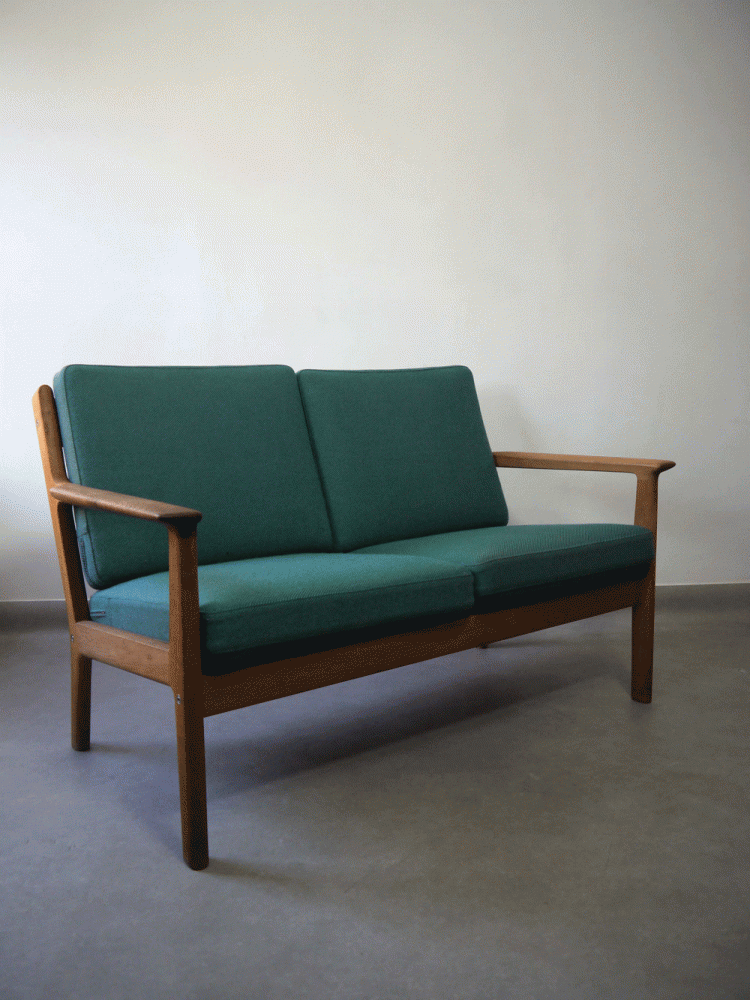 Hans Wegner – Two Seat Sofa