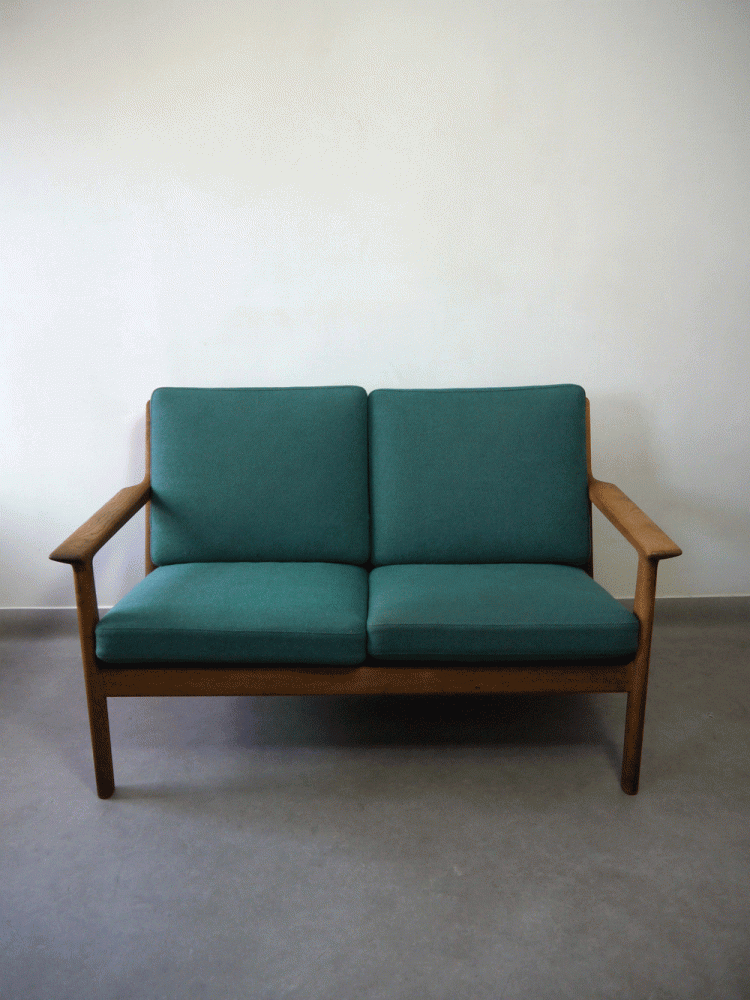 Hans Wegner – Two Seat Sofa