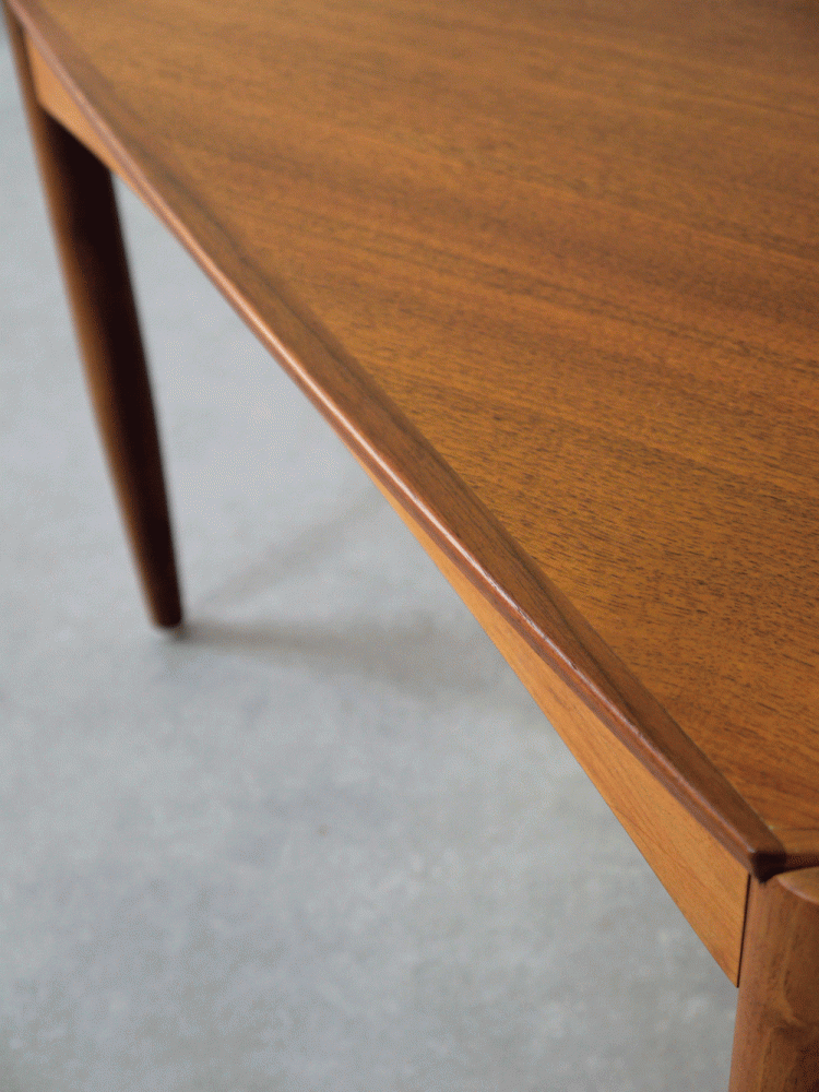 Jens Risom – Triangle Side Table