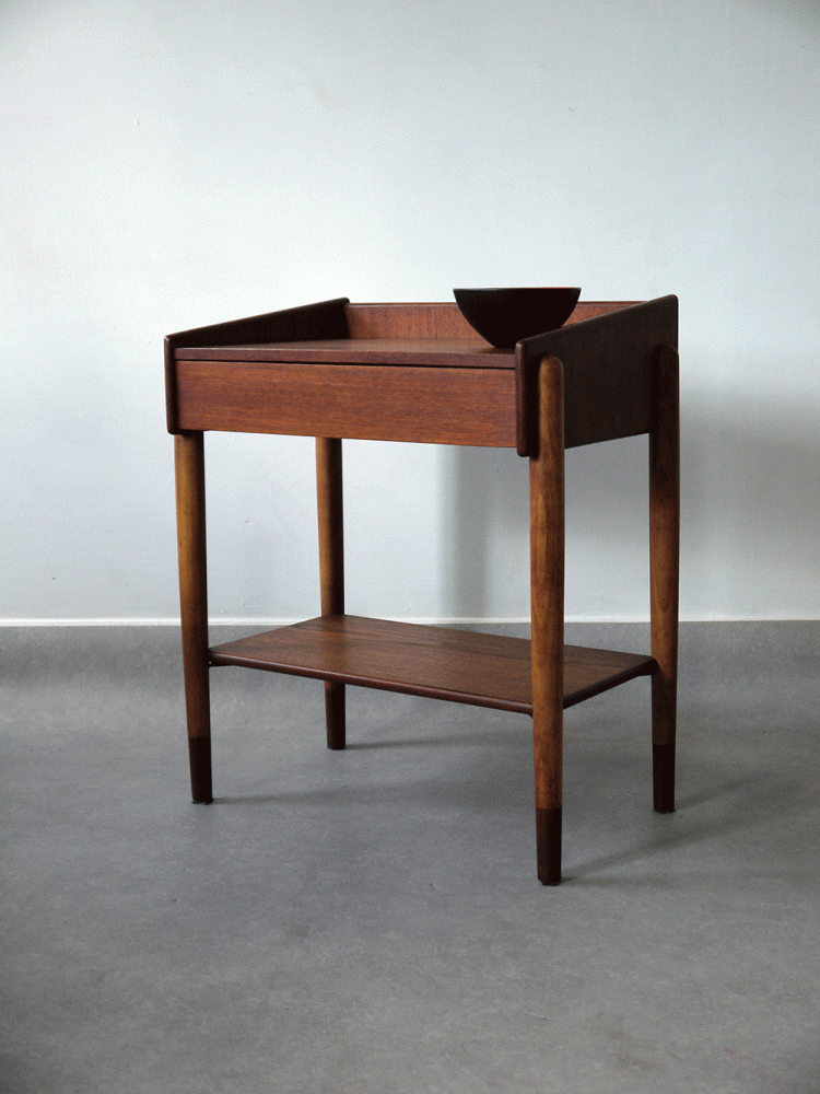 Borge Mogenson – Nightstand with Drawer
