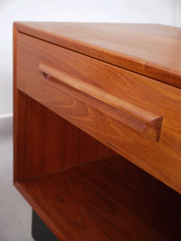 Westnofa Norway – Pair of Bedside Tables