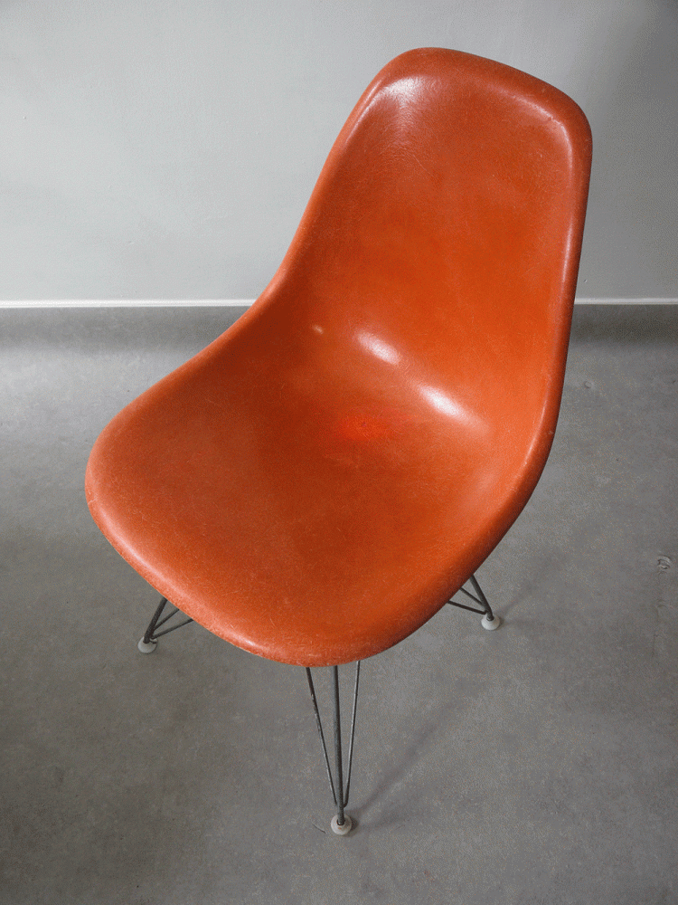 Charles and Ray Eames – Eiffel Tower Side Shell Chair