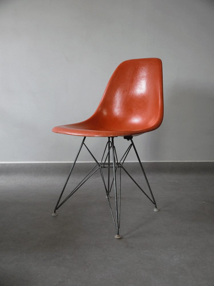 Charles and Ray Eames – Eiffel Tower Side Shell Chair