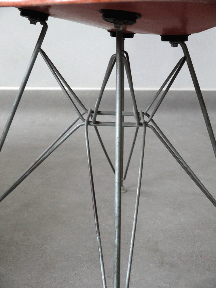 Charles and Ray Eames – Eiffel Tower Side Shell Chair