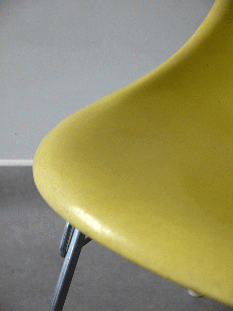 Charle and Ray Eames – Stacking Side Shell Chair
