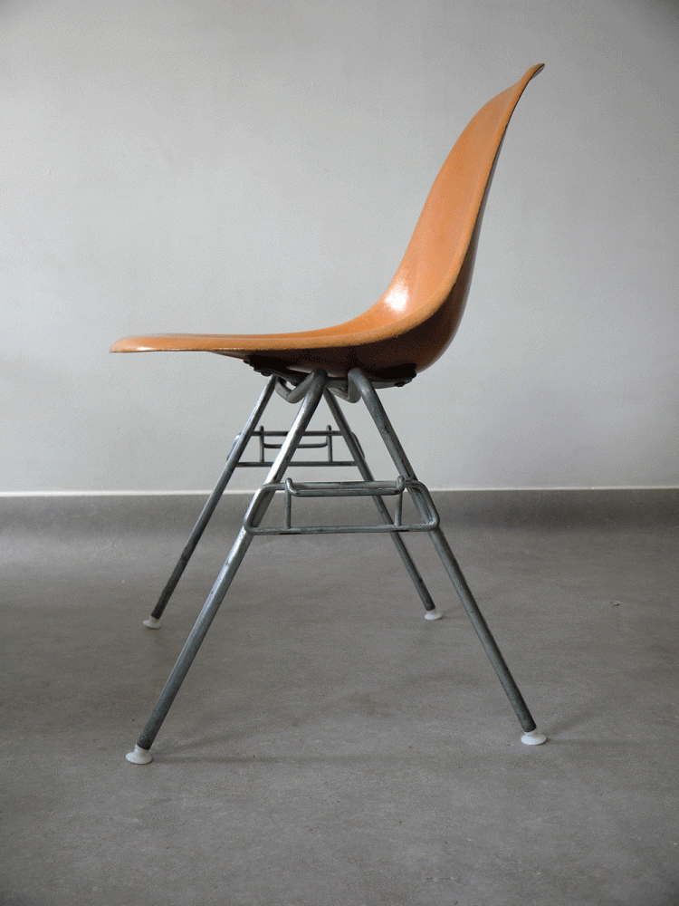 Charles and Ray Eames – Side Stacking Shell Chair