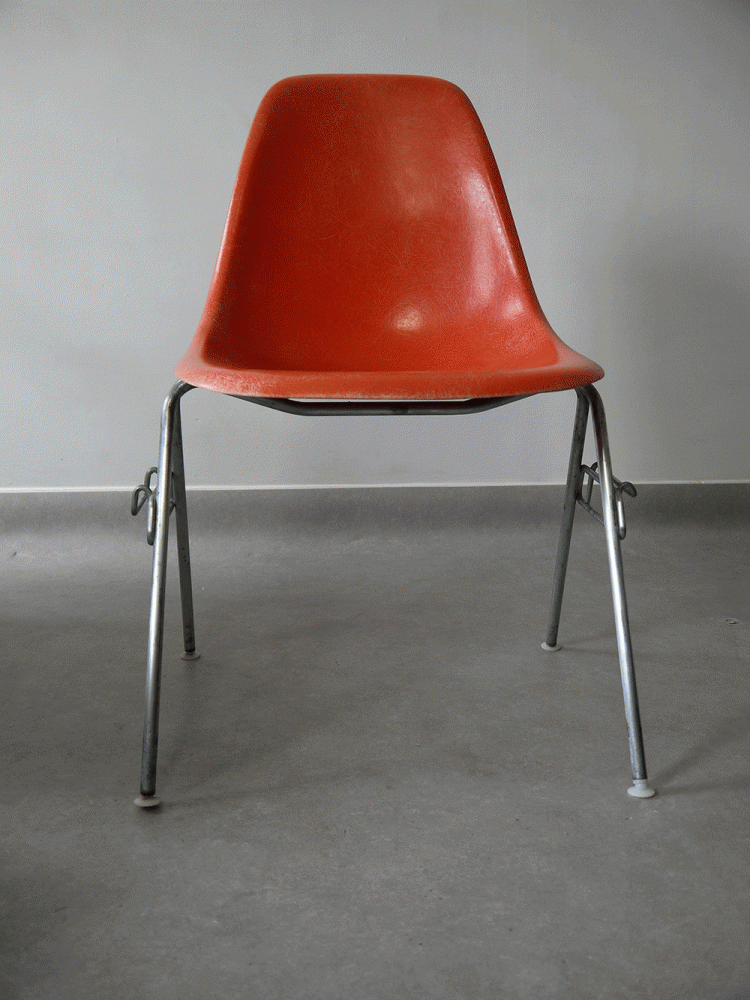 Charles and Ray Eames – Stacking Side Shell Chair