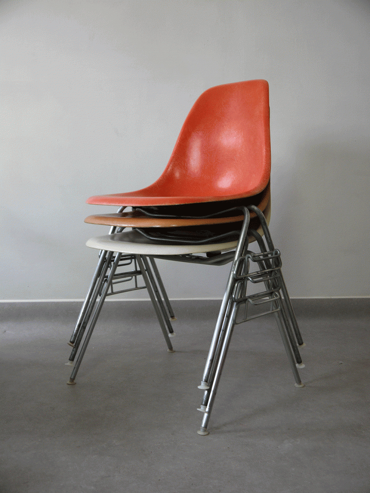 Charles and Ray Eames – Stacking Side Shell Chair