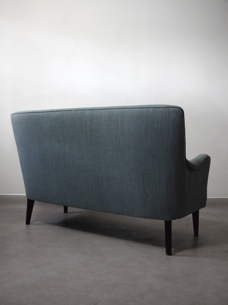 Finn Juhl Style – Curved Upholstered Sofa