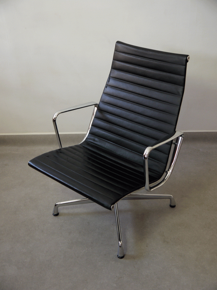 Charles and Ray Eames – EA115 Swivel Lounge Chair