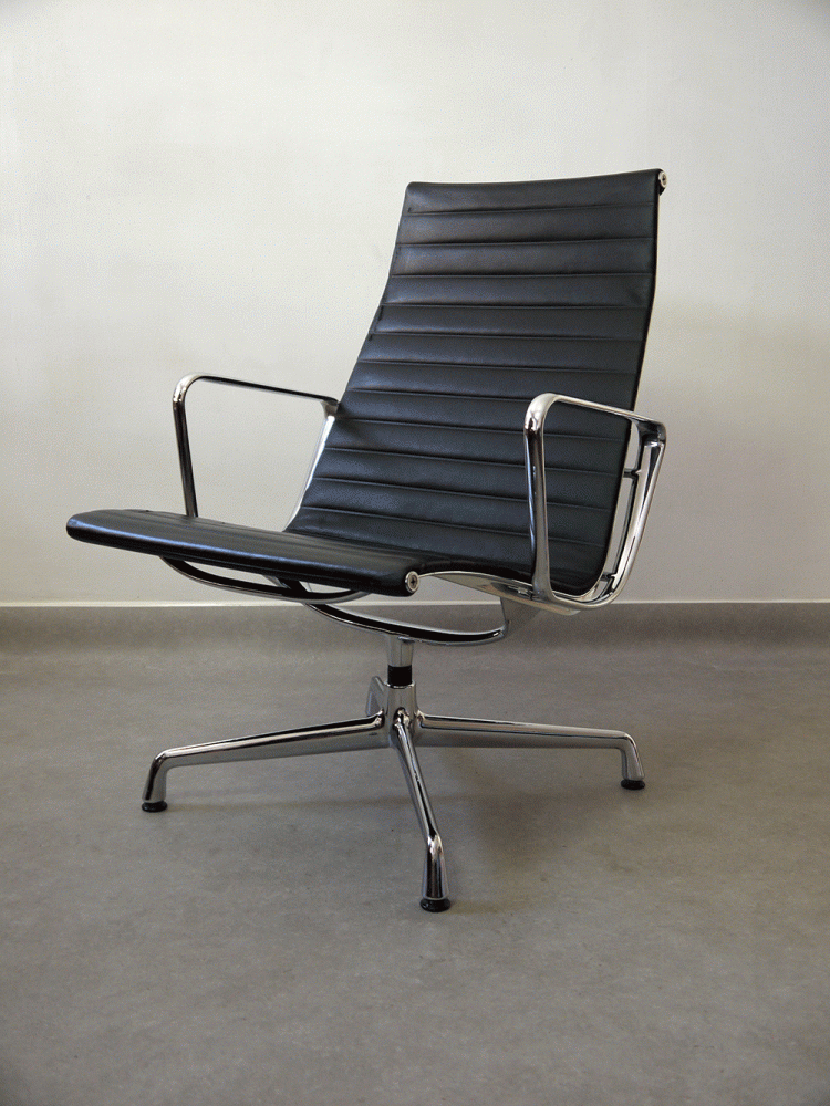 Charles and Ray Eames – EA115 Swivel Lounge Chair