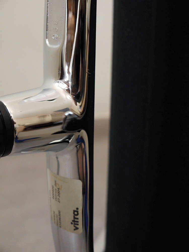 Charles and Ray Eames – EA115 Swivel Lounge Chair