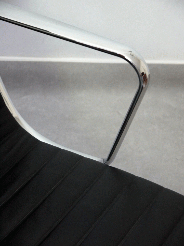 Charles and Ray Eames – EA115 Swivel Lounge Chair