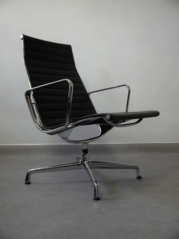 Charles and Ray Eames – EA115 Swivel Lounge Chair