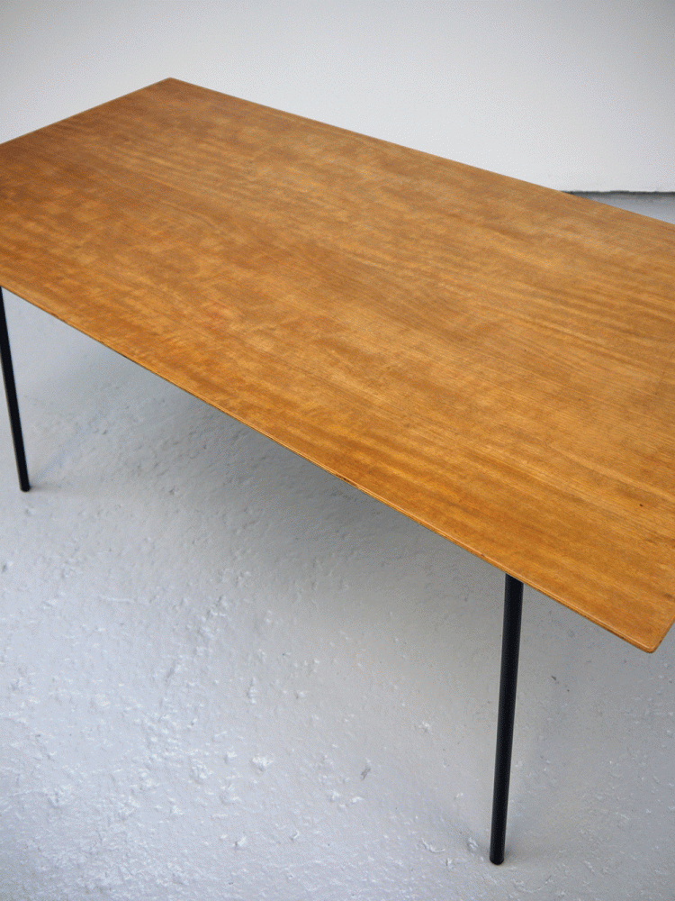 Robin Day – Model 677 Dining Table