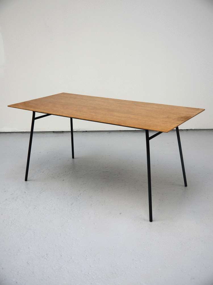 Robin Day – Model 677 Dining Table