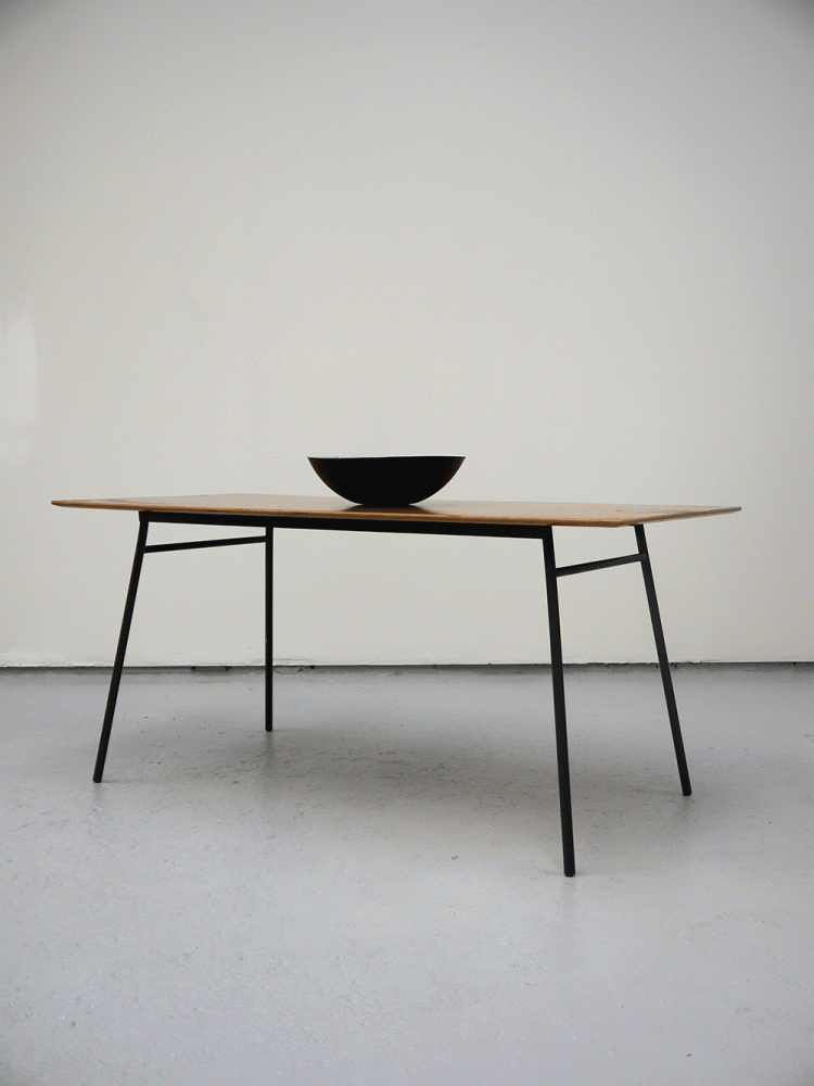 Robin Day – Model 677 Dining Table