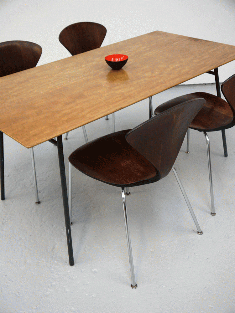 Robin Day – Model 677 Dining Table