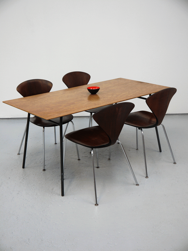 Robin Day – Model 677 Dining Table