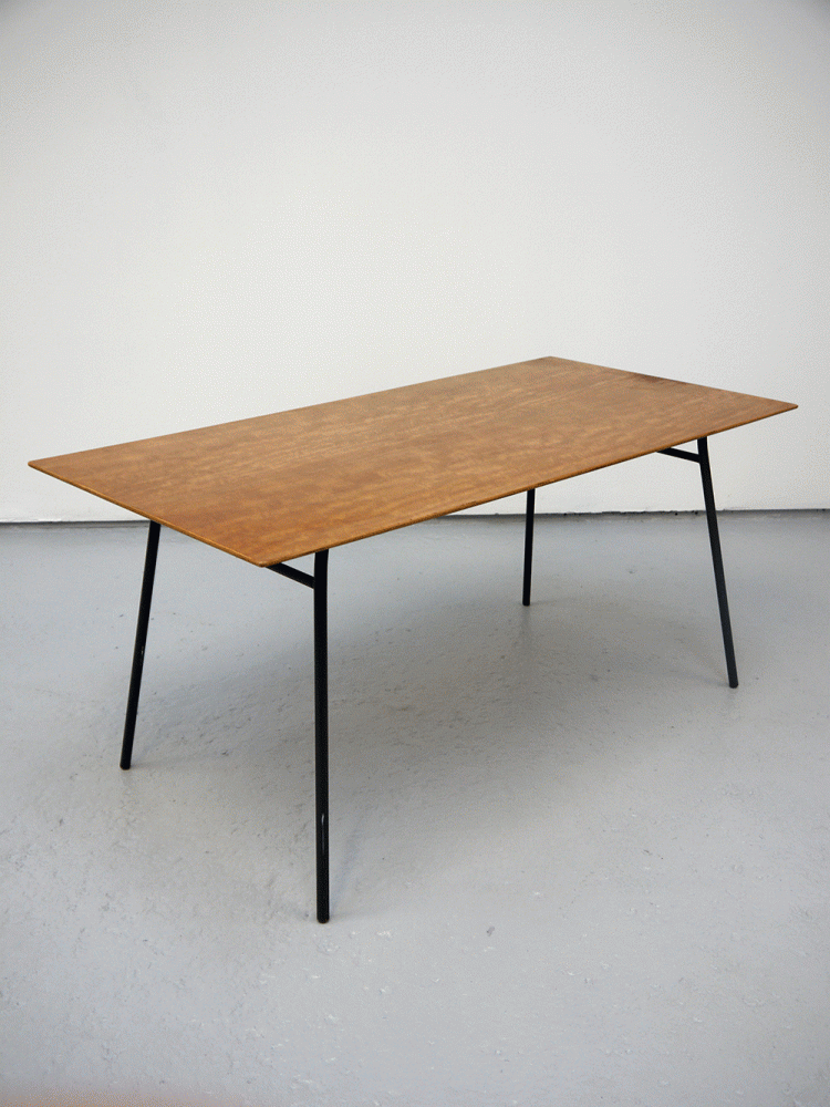 Robin Day – Model 677 Dining Table