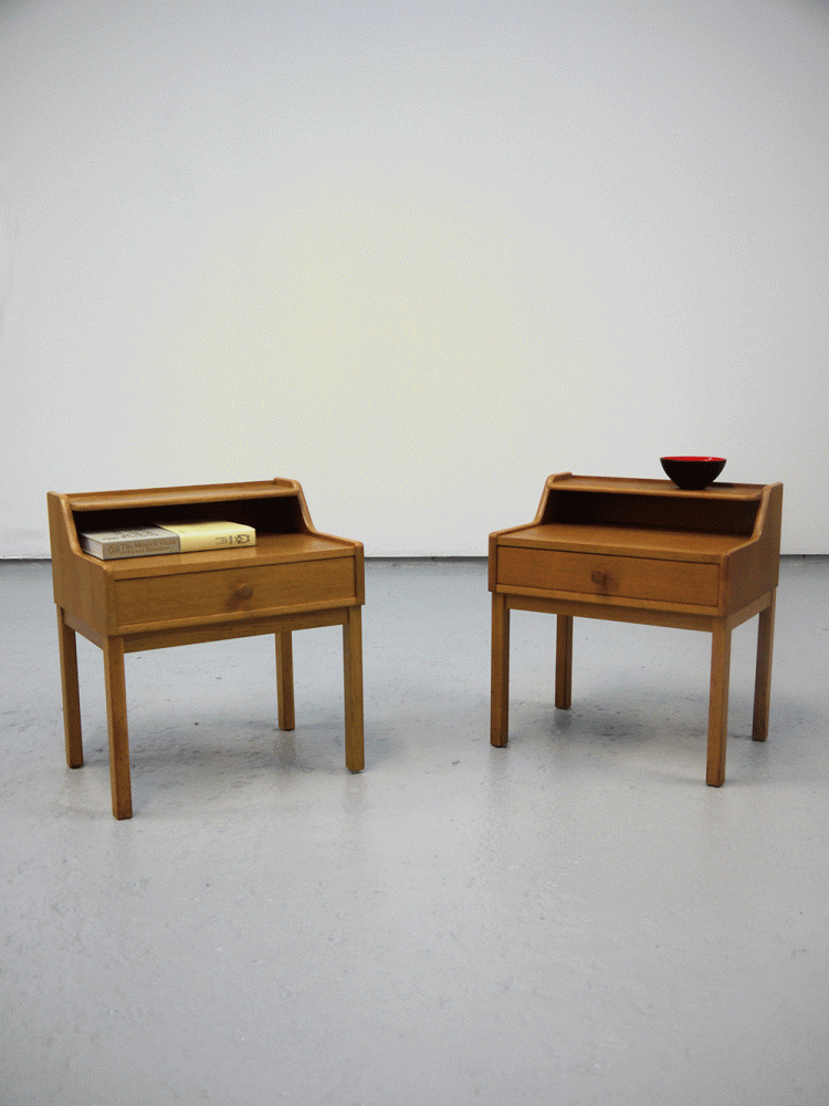 Danish – Pair of Oak Bedside Tables